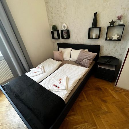 Spring Roses Downtown Boutique Hotel Budapeste Exterior foto