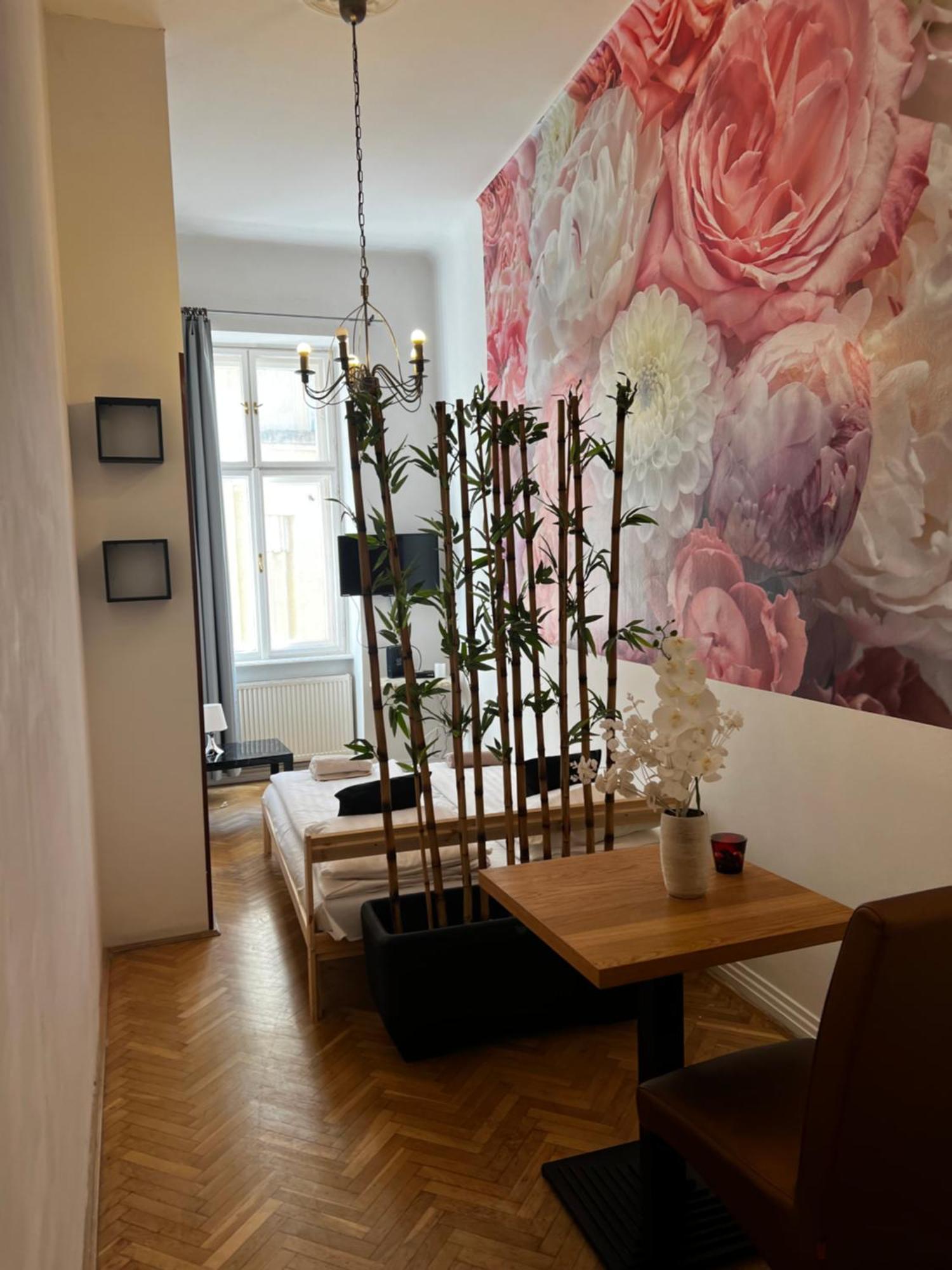 Spring Roses Downtown Boutique Hotel Budapeste Exterior foto