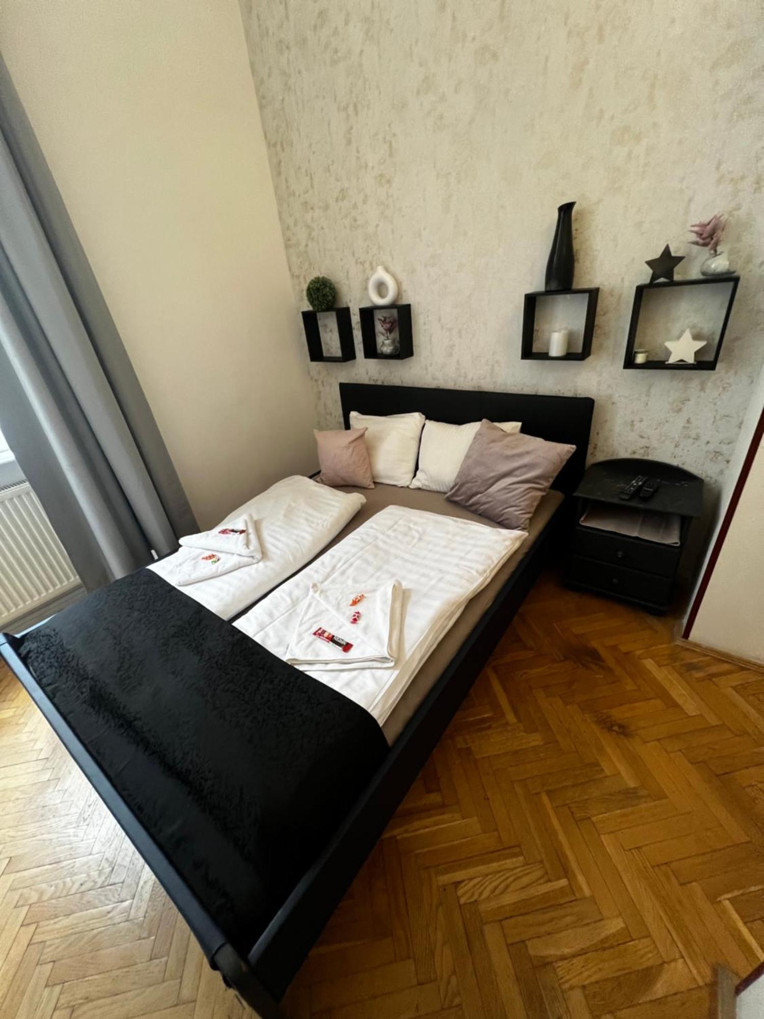 Spring Roses Downtown Boutique Hotel Budapeste Exterior foto